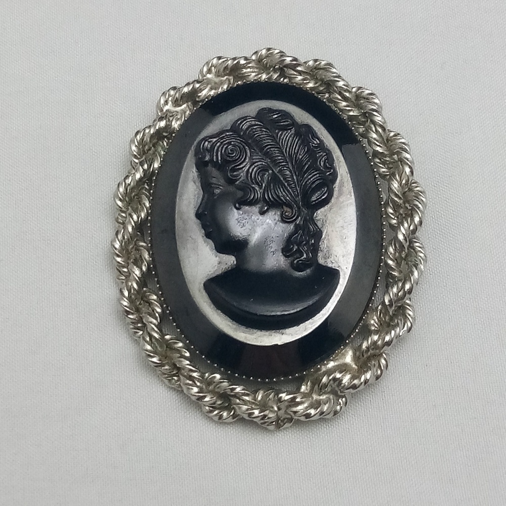 Vintage Silver Plated Black Glass Cameo Brooch